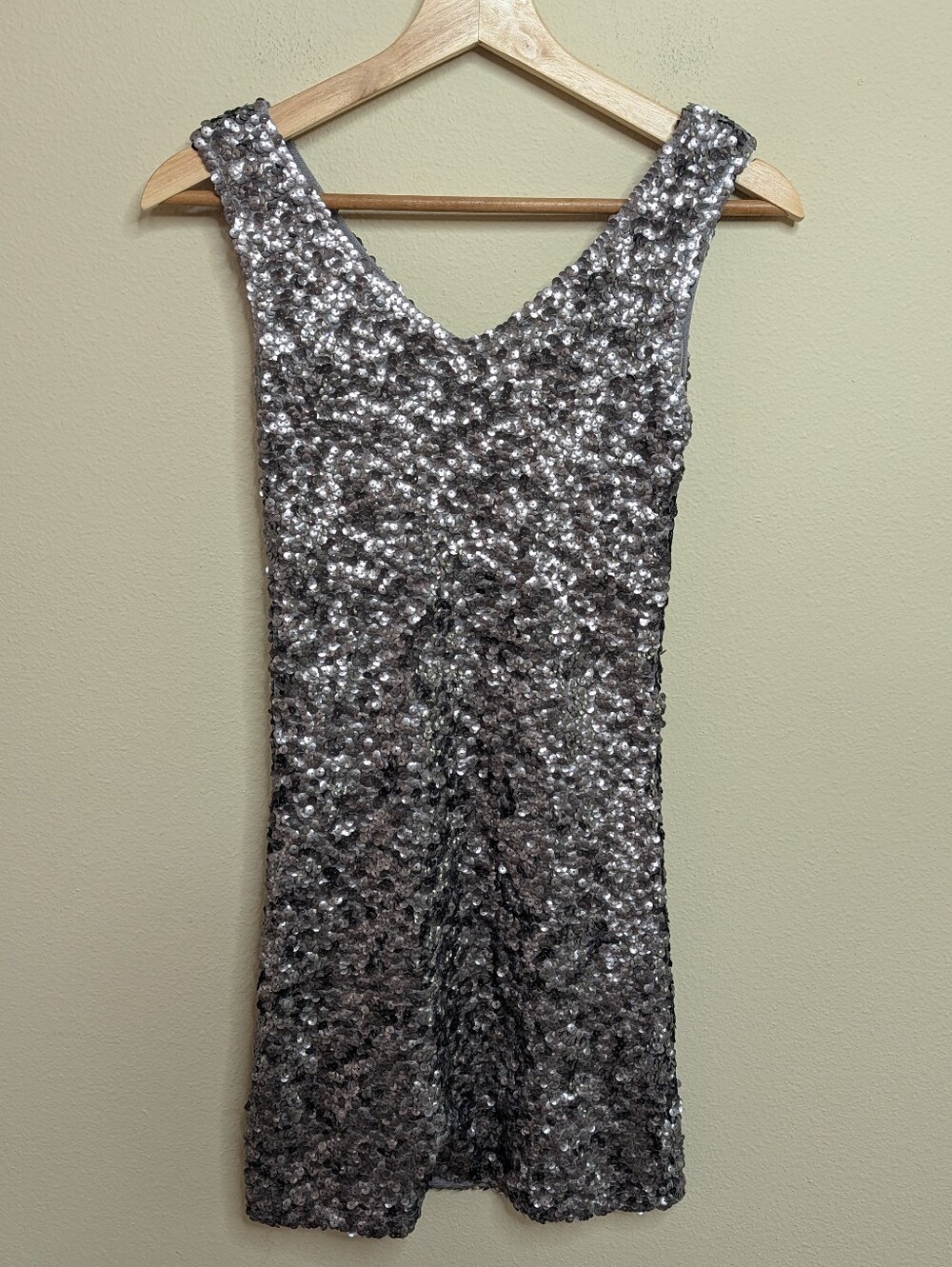 Amber Blue Silver Gunmetal Sequin Mini Dress V-Neck Sleeveless Body-Con Medium‎